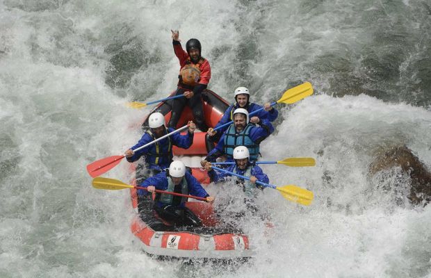 DIVERTITI SUL FIUME CON IL CENTRO CANOA RAFTING MONROSA!!