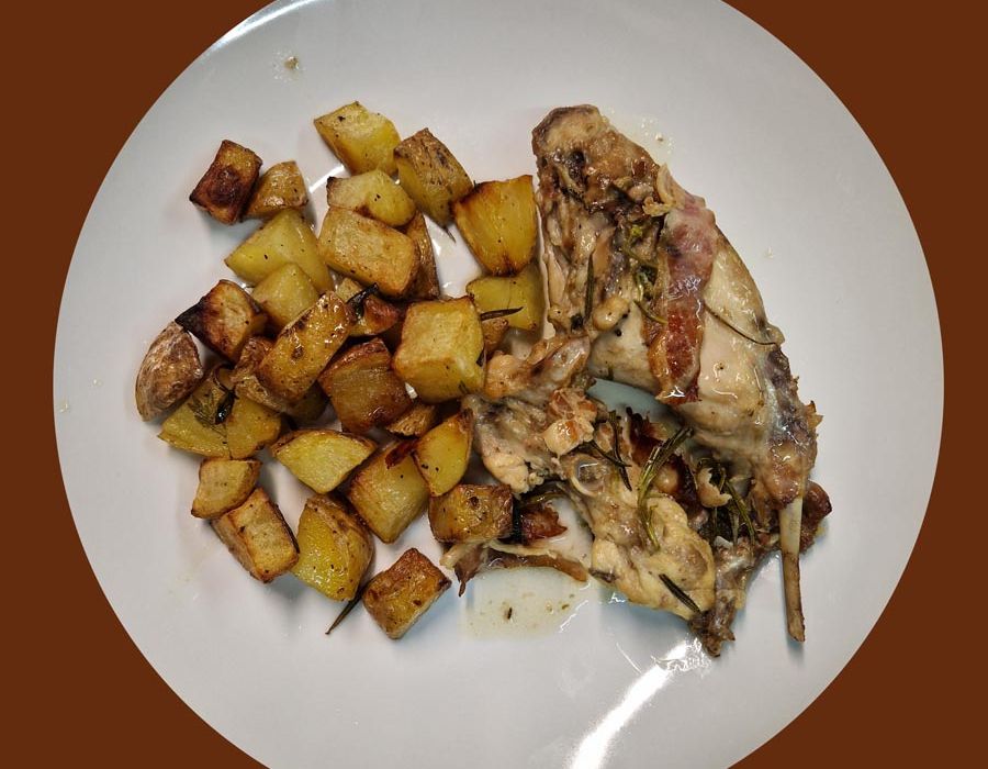 Coniglio alle erbe di montagna e pancetta